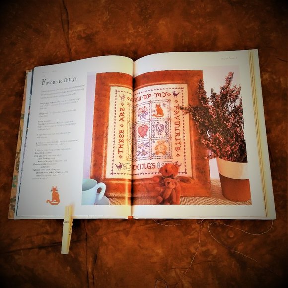 THE GLORIES OF CROSS STITCH BY LAUREN TURNER 2000 - Picture 8 of 16